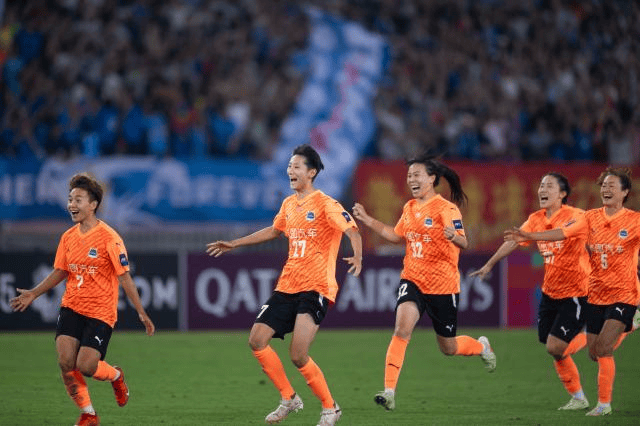 div, 为中国女足, 国家队报到