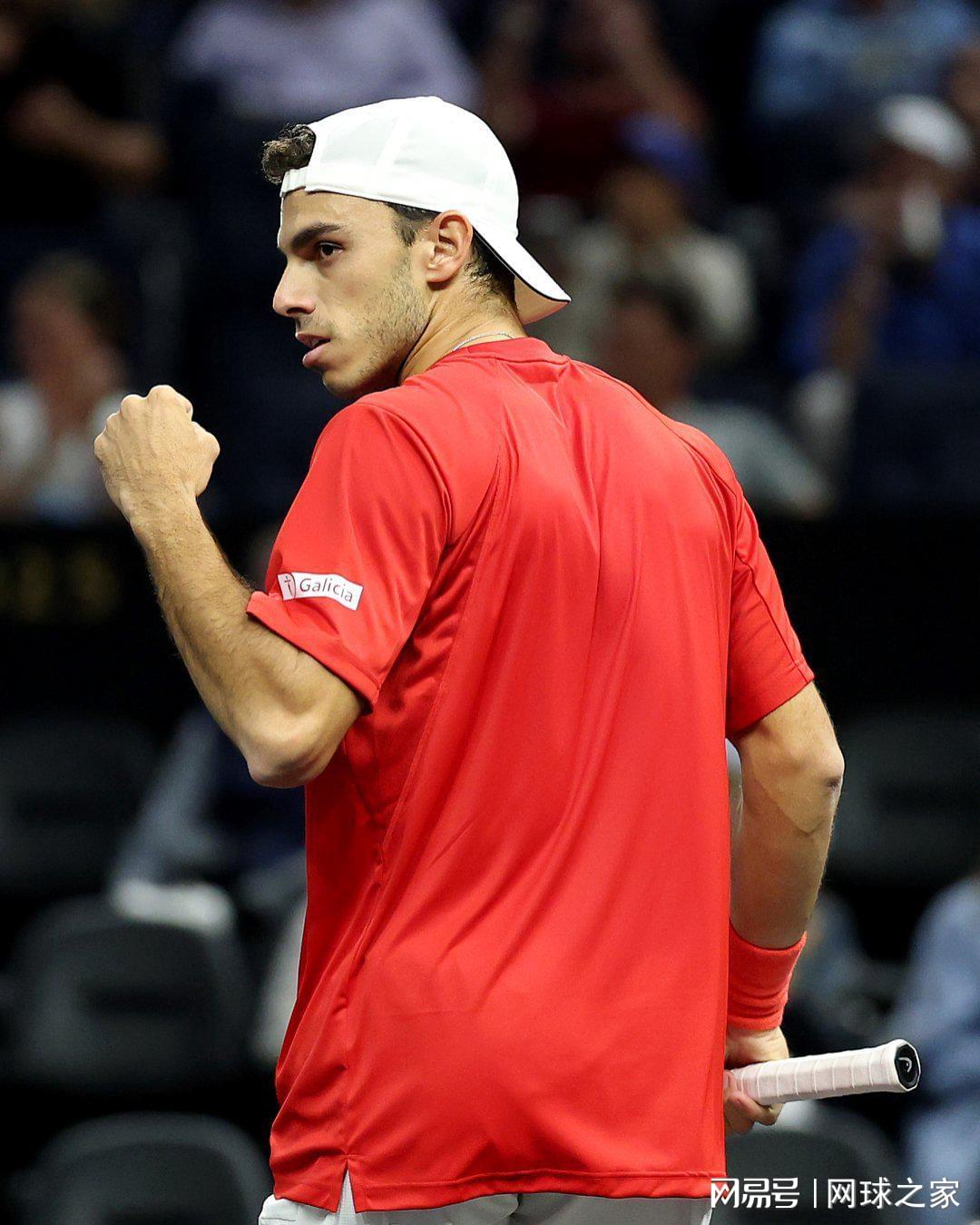 现出完全一 现出完全一